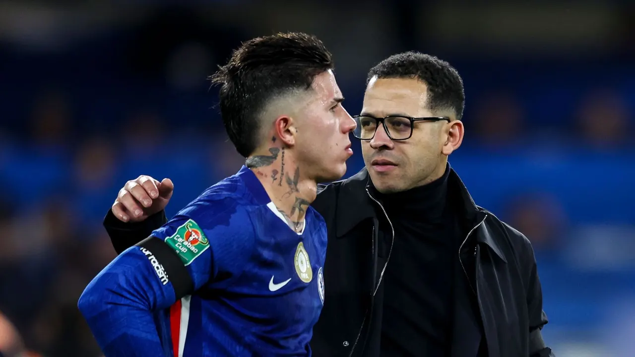 “من الذي قد لا يرغب في اللعب مع ريال مدريد؟!” – غاري لينكر يستغرب قرار ليام روزينيور “الغريب” بإيقاف إنزو فرنانديز في تشيلسي